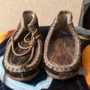 Twisted x tolddler shoes missing a lace